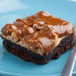 Czekoladowo-orzechowe ciasto à la snickers. Lepiej od razu zrób większą porcję