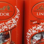 Czekolady i praliny Lindt za darmo w Biedronce. Ta walentynkowa promocja to murowany hit!