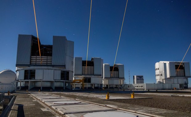 Czemu służy laserowy spektakl nad Obserwatorium Paranal?