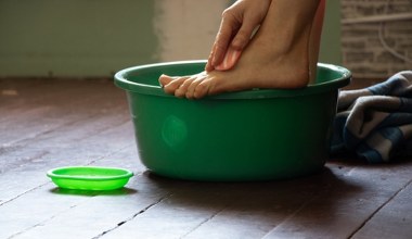 Czemu tak wiele kobiet źle dba o stopy? Odkrywamy największe błędy w codziennej pielęgnacji
