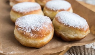Czerstwe pączki będą świeże i mięciutkie. Wystarczy kilka minut