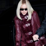 Czerwień i bordo idealne dla blondynki. Sydney Sweeney wie o tym doskonale