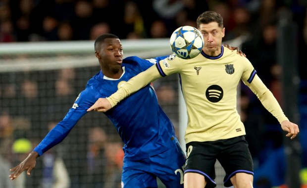 Czerwień i klęska Barcelony w LM. Bezbarwny Lewandowski