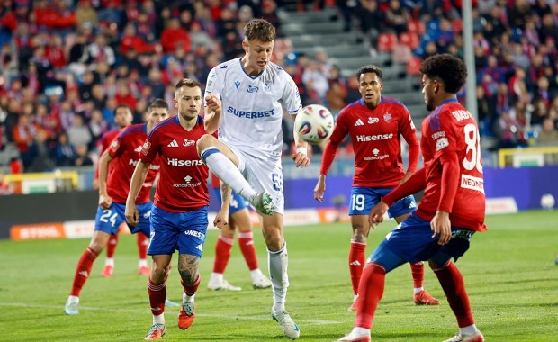 "Czerwień" i udany pościg Rakowa w starciu z Lechem