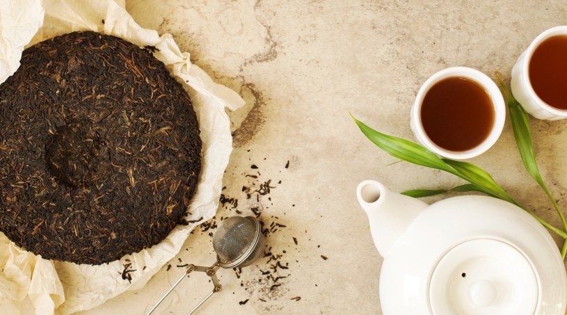 Czerwona herbata pomaga spalać tłuszcze /123RF/PICSEL