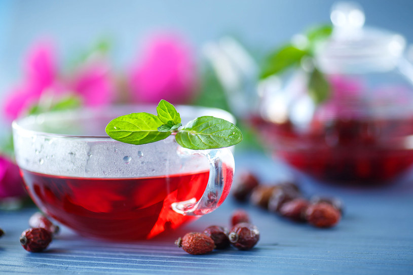 Czerwona herbata znana jest jako "zabójca tłuszczu". Polecana wszystkim, którzy dbają o szczupłą sylwetkę /123RF/PICSEL
