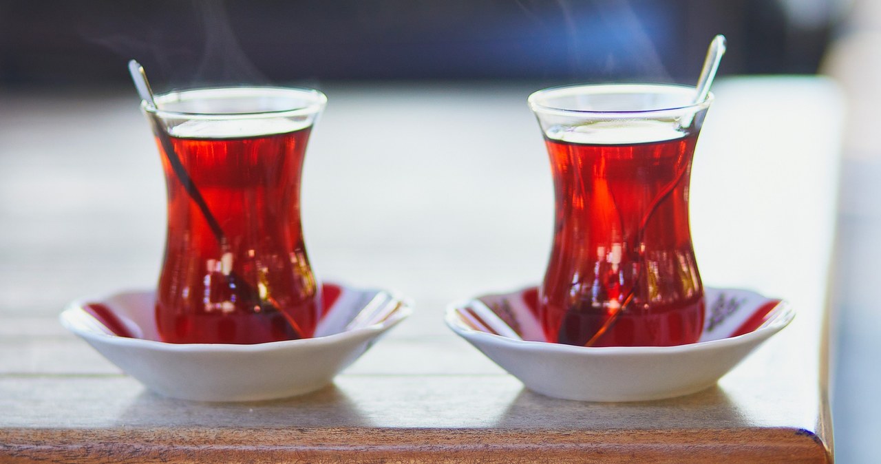 Czerwoną herbatę należy pić w rozsądnych ilościach - do 2 filiżanek dziennie /Pixel