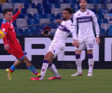 Czerwona kartka Hirvinga Lozano w meczu Napoli – Fiorentina. WIDEO (Polsat Sport)