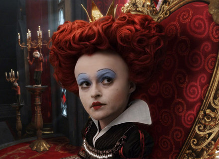 Czerwona Królowa jest jedną z najbarwniejszych postaci "Alicji w Krainie Czarów" /materiały dystrybutora