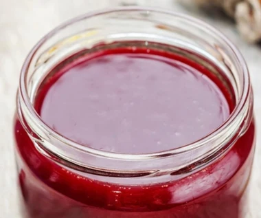 Czerwona mikstura na przesilenie wiosenne. Tajemnica babcinego słoika, o której zapomnieliśmy  