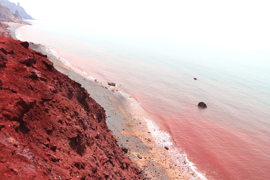 Czerwona plaża w Iranie /Shutterstock
