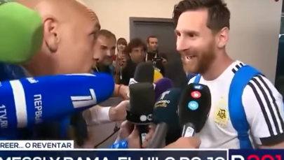 Czerwona wstążka przyniosła Messiemu szczęście. Zobacz, jak zszokował dziennikarza