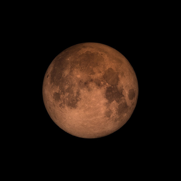 Czerwonawa barwa Księżyca obserwowana podczas całkowitego zaćmienia /NASA's Goddard Space Flight Center /Materiały prasowe