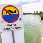 Czerwone flagi nad Bałtykiem. Zakaz kąpieli na popularnych plażach