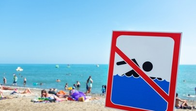 Czerwone flagi w Ustroniu Morskim. Znaleziono bakterie E. coli