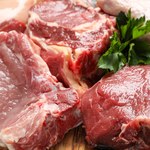 Czerwone mięso zwiększa ryzyko raka jelita i żołądka? Naukowcy ostrzegają