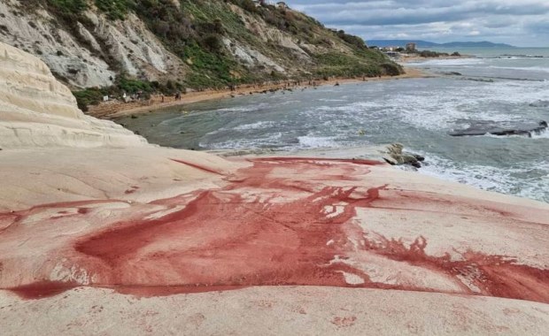 Czerwone "schody Turków". Wandale zniszczyli słynny klif na Sycylii