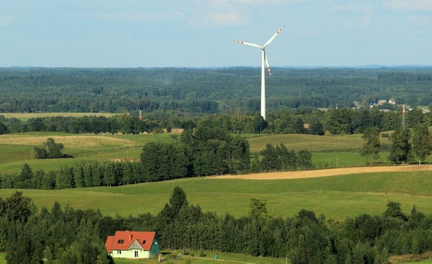 Czerwone światło rządu dla zielonej energii 