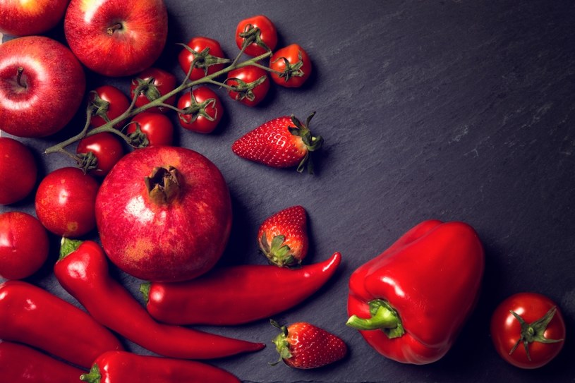 Czerwone warzywa i owoce działają pobudzająco /123RF/PICSEL