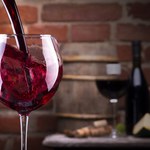 Czerwone wino wcale nie wydłuża życia?