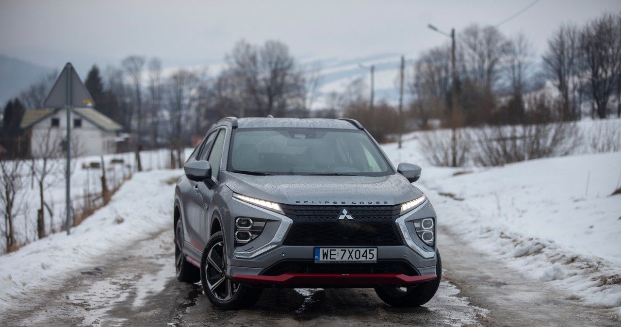 Czerwone wstawki pakietu Ralliart uatrakcyjniają wygląd Eclipse Crossa /Bożydar Pająk /INTERIA.PL