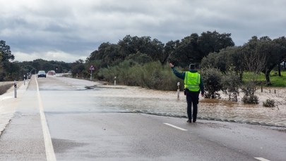 Czerwony alarm w części Hiszpanii. Zalane metro, centra handlowe