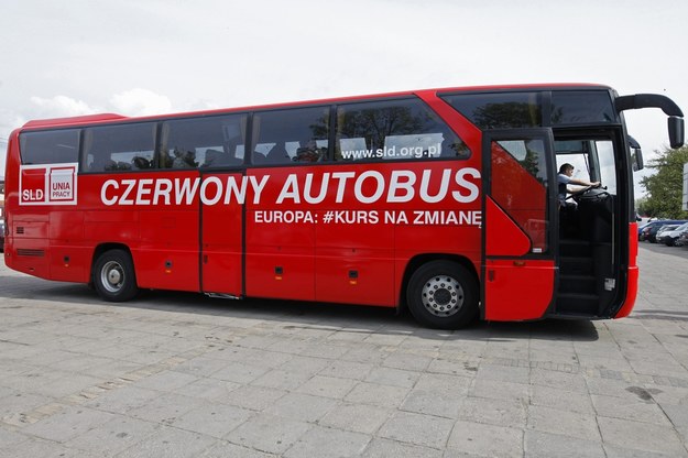 Czerwony autobus / 	Artur Reszko    /PAP