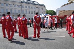 Czerwony bolid teamu Ferrari zawitał do Warszawy