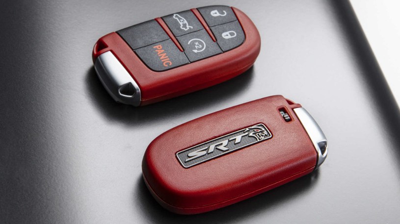 Czerwony kluczyk Dodge SRT uwalniał dodatkowe funkcje i pełną moc /materiały prasowe