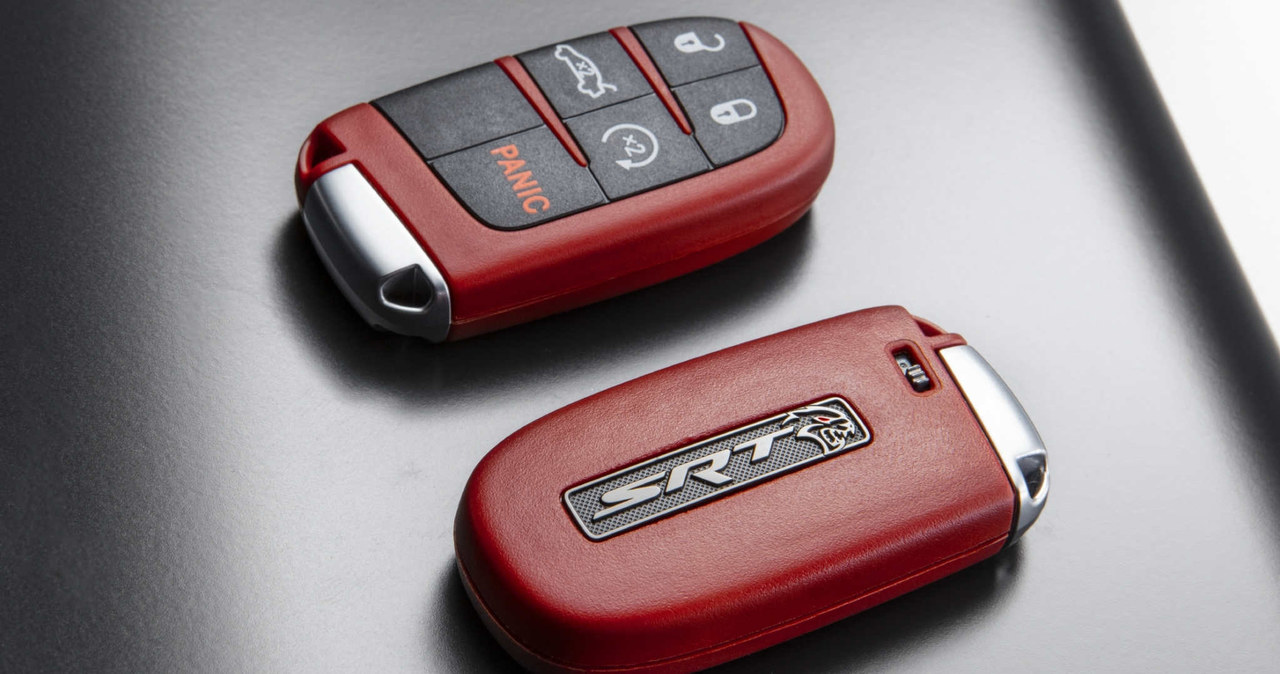 Czerwony kluczyk Dodge SRT uwalniał dodatkowe funkcje i pełną moc /materiały prasowe