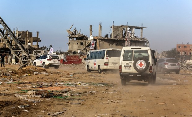 Czerwony Krzyż zawiesza działalność w Gazie. Co dalej z pomocą humanitarną?