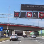 Czerwony X nad jezdnią. Jego zignorowanie to nawet 30 tys. zł kary