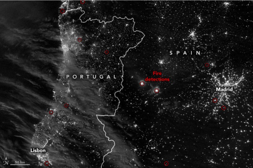 Czerwonymi okręgami zaznaczone są pożary w Hiszpanii i Portugalii w dniu 12 lipca /NASA Earth Observatory /NASA