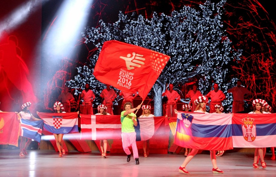 Część artystyczna losowania grup finałowych mistrzostw Europy 2016 piłkarzy ręcznych /Stanisław Rozpędzik /PAP