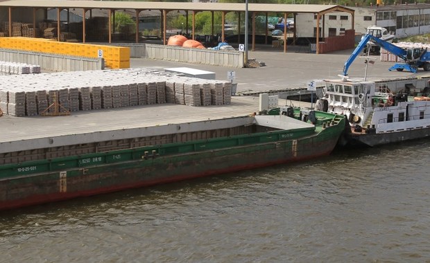 Część ciężarówek zniknie z dróg? Transport ma się przenieść na barki