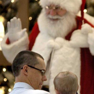 Część Mikołajów pracuje "na czarno"... /AFP
