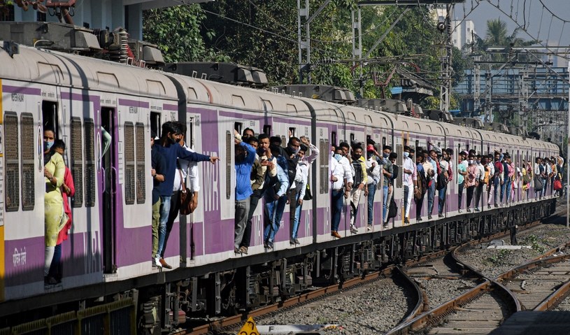 Część pasażerskich połączeń kolejowych w Indiach została wstrzymana /Getty Images
