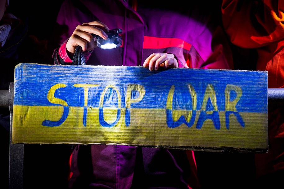 Część światowych koncernów wciąż działa w Rosji. Inne zdecydowały się opuścić rosyjski rynek /Sina Schuldt /PAP/DPA