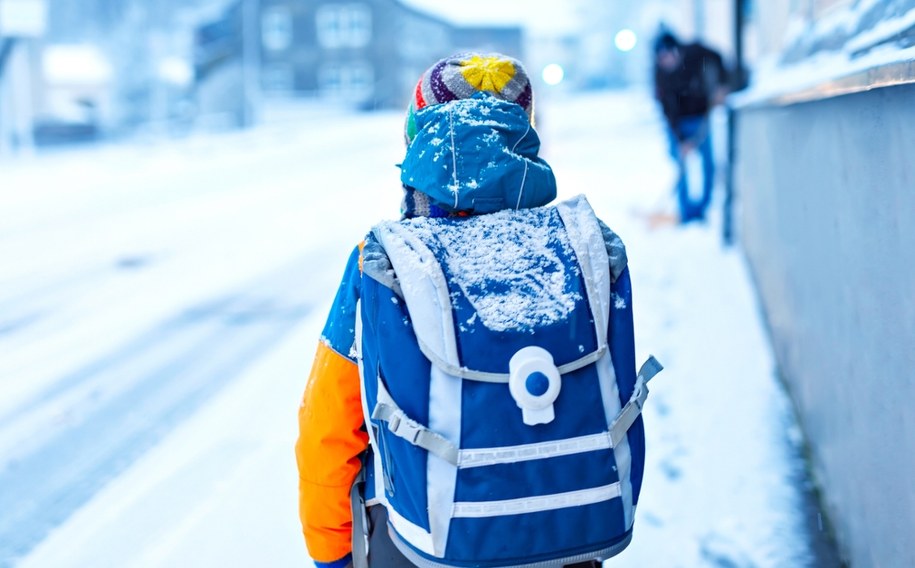 Przedłużone ferie z powodu mrozu. W tych szkołach odwołano lekcje