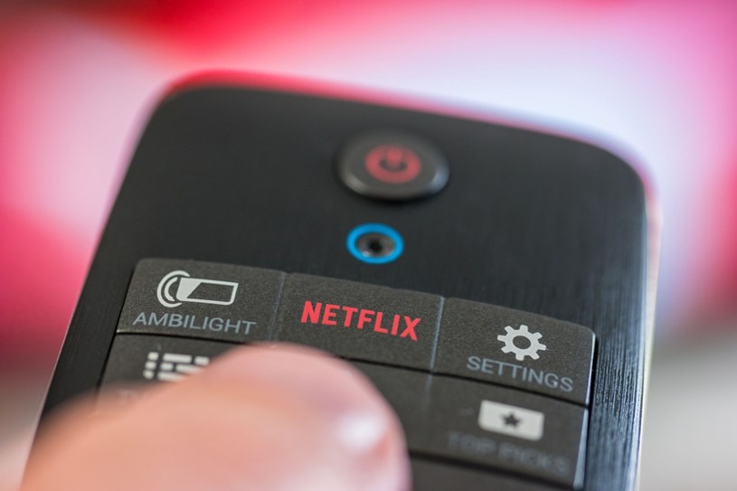 Część telewizorów ma dedykowany przycisk do uruchamiania aplikacji Netflix /123RF/PICSEL