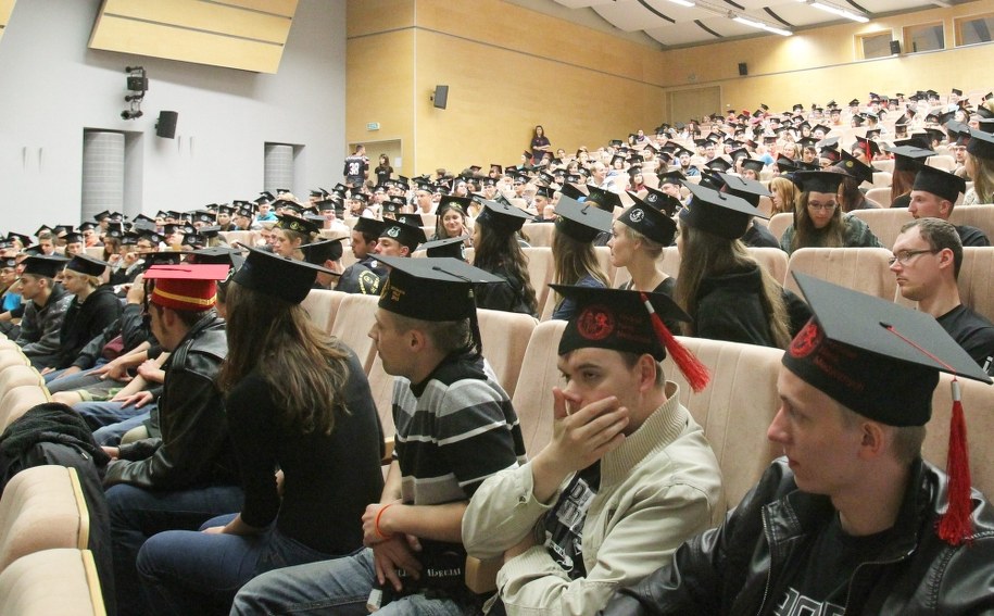 Część uczelni rezygnuje z opłat za drugi kierunek /Tomasz Waszczuk /PAP