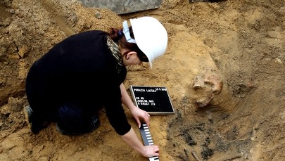 Część warszawskiej Łączki trafi do rejestru cmentarzy wojennych