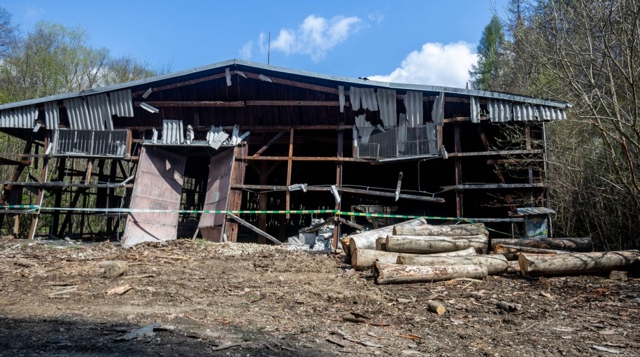 Część zniszczonego kompleksu /	Vladimir Prycek /PAP/EPA