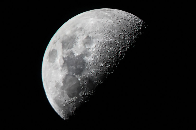 Częściowe zaćmienie i Księżyc w pełni. W sobotę, 28 października na wieczornym niebie. /AFP