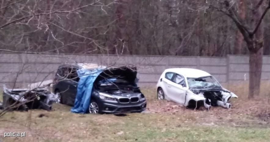 Częściowo rozebrane samochody BMW /Policja