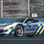Czescy policjanci przesiadają się do Ferrari. Skąd je mają? Zabrali przestępcom