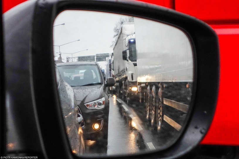 Czescy policjanci znaleźli sposób, by zajrzeć do kabin ciężarówek /Piotr Kamionka /Reporter