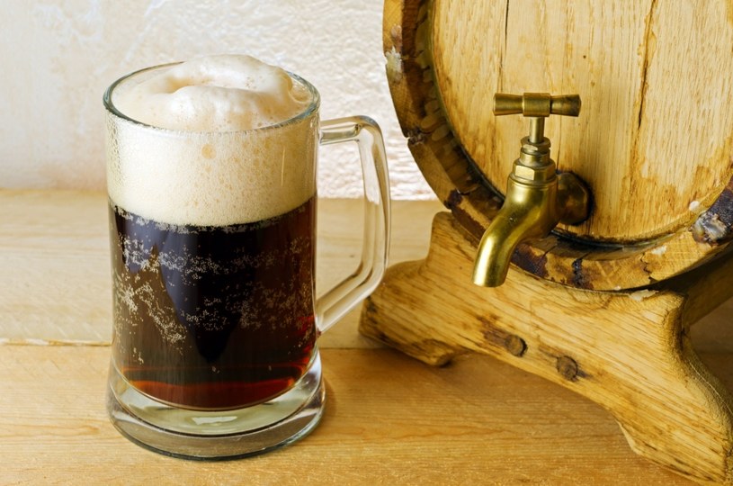 Czesi nalewają piwo na trzy sposoby, dzięki temu każdy może cieszyć się innym smakiem /123RF/PICSEL