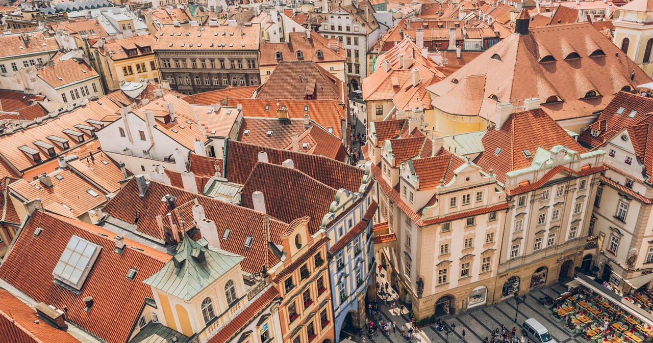 Czesi obniżyli główną stopę procentową o 50 punktów bazowych. Na zdjęciu Praga /123RF/PICSEL
