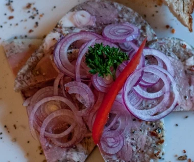 Czesi serwują w restauracjach jako przystawkę. Kolagenowy przysmak jest nie tylko smaczny, ale i zdrowy